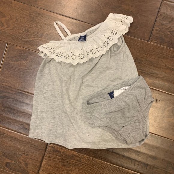 Baby GAP Girls Gray eyelet trim Summer outfit - Picture 2 of 2